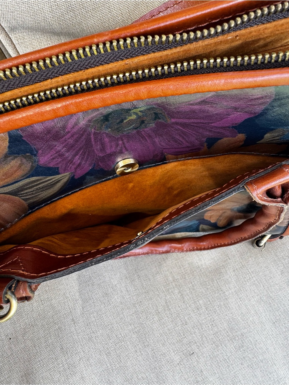 Patricia Nash Leather Purse PERUVIAN
Painting Collection - Picture 7 of 8